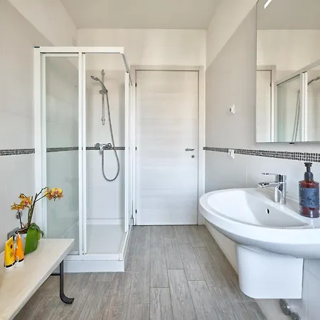 Residenza - Regarda Travel *