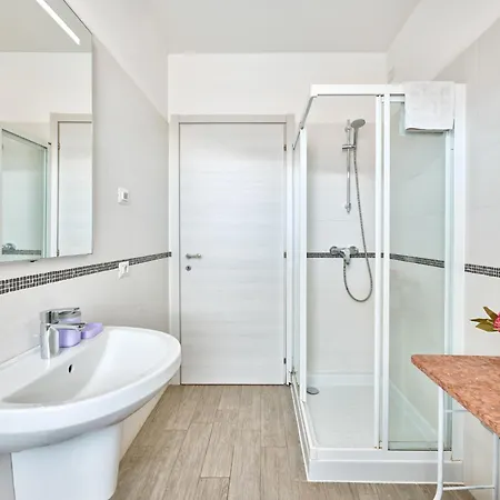 Residenza - Regarda Travel *