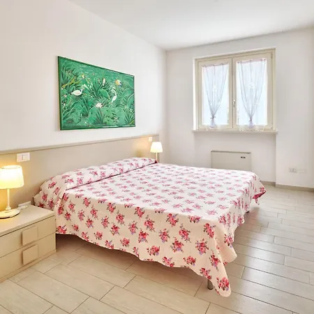 Residenza - Regarda Travel