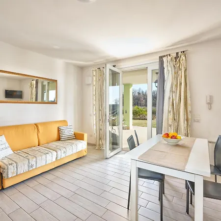 Residenza - Regarda Travel * باسترينغو